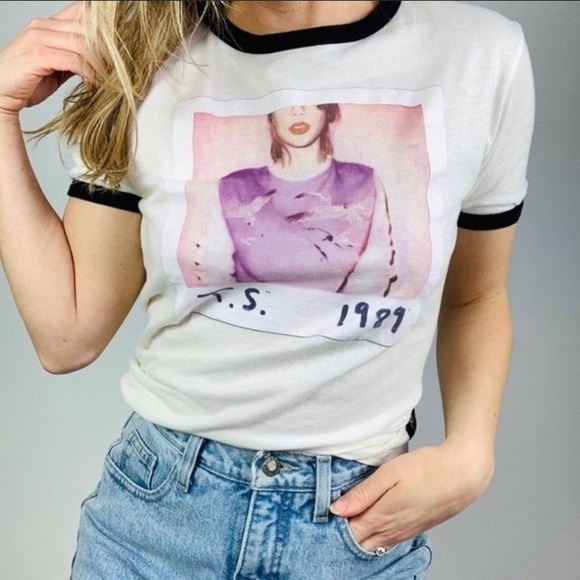Taylor Swift Tops - Taylor Swift 1989 World Tour Concert T shirt M